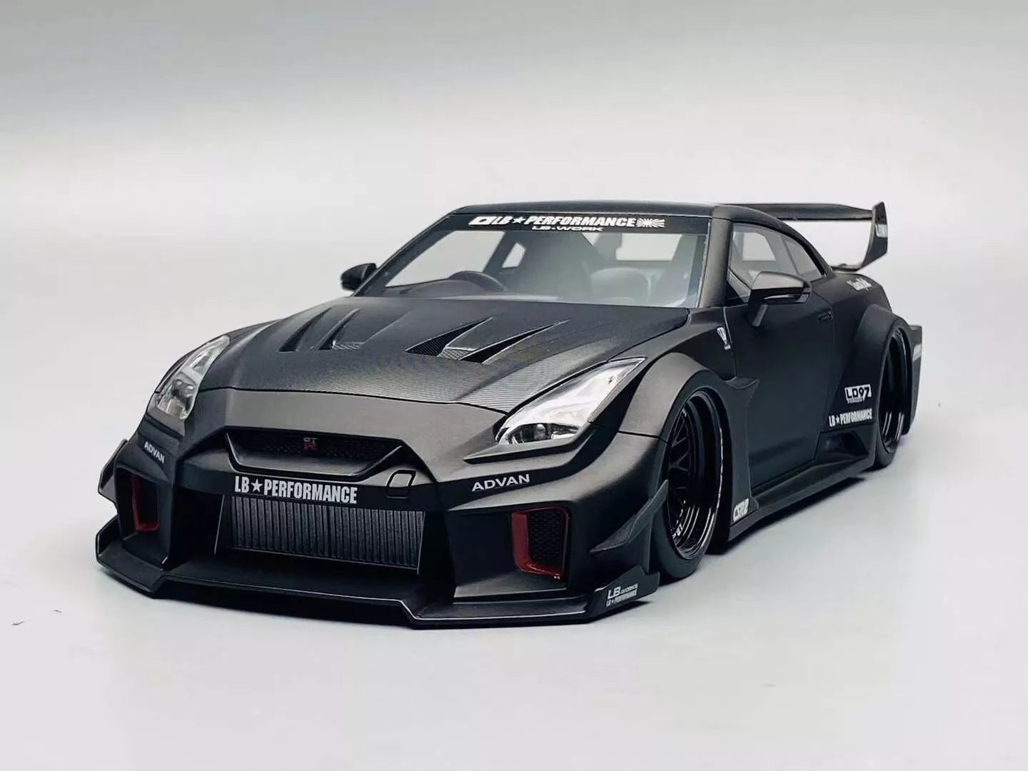 Nissan GTR R35 Liberty Walk (LBWK) – Tiny Motors